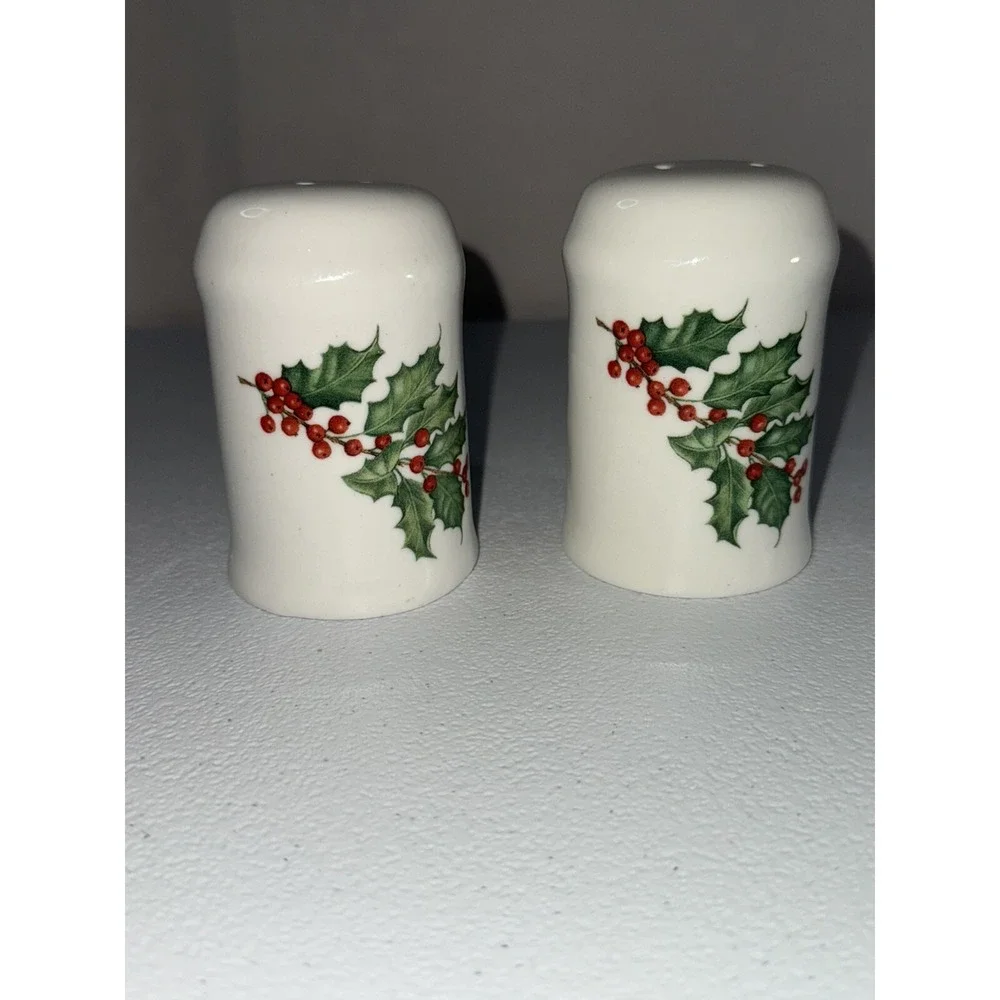 Hallmark Christmas Holly Berry Salt & Pepper Shaker Set 3.5